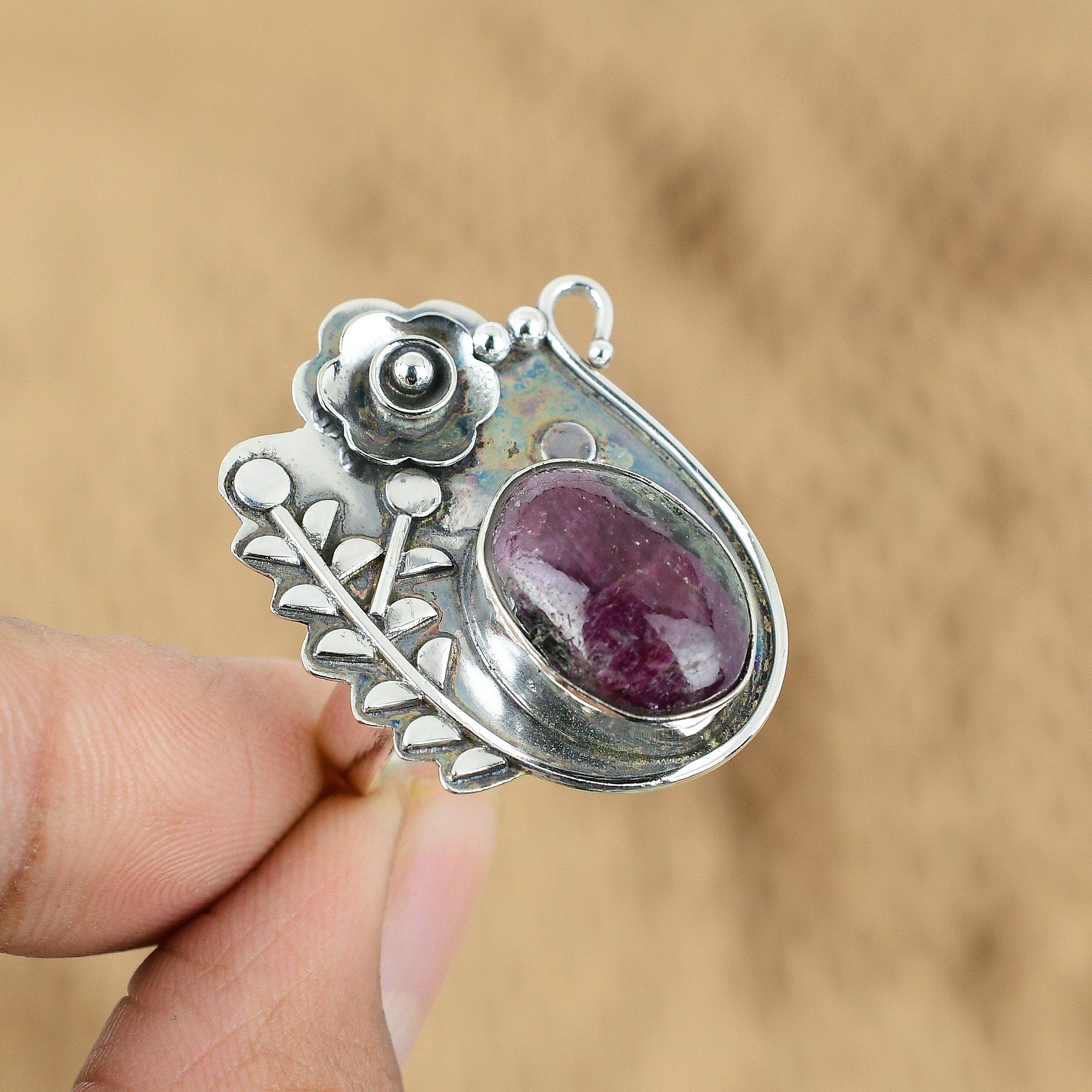 Oval Natural Ruby Zoisite Multi Stone Flower Daughter Ring 925 Sterling Silver Yes
Oval Natural Ruby Zoisite Multi Stone Flower Daughter Ring 925 Sterling Silver Yes