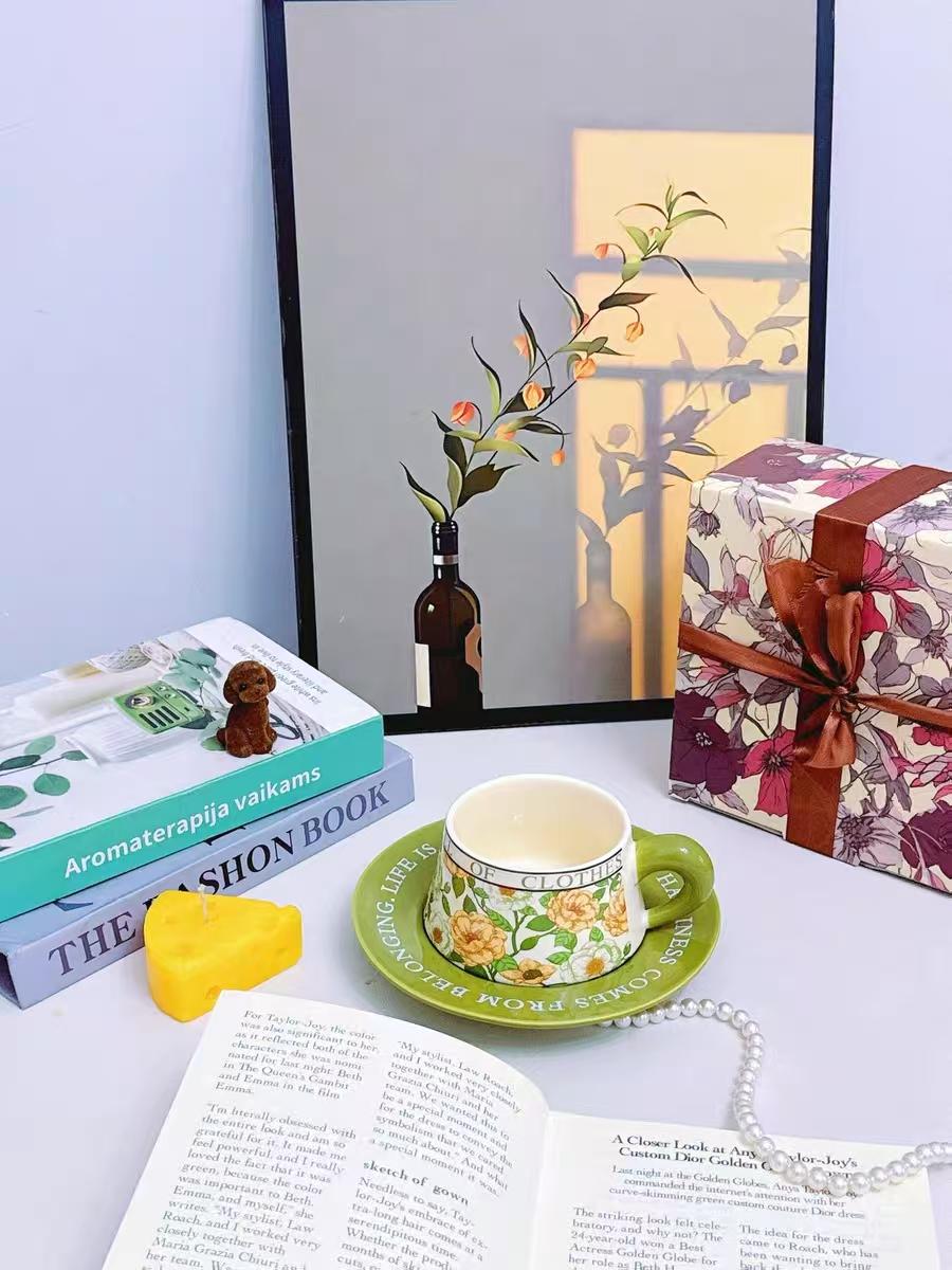 retro design camellia flower pattern coffee cup and saucer set, afternoon tea latte cups for women, home use, high-end water cup 200-400ml
retro design camellia flower pattern coffee cup and saucer set, afternoon tea latte cups for women, home use, high-end water cup 200-400ml