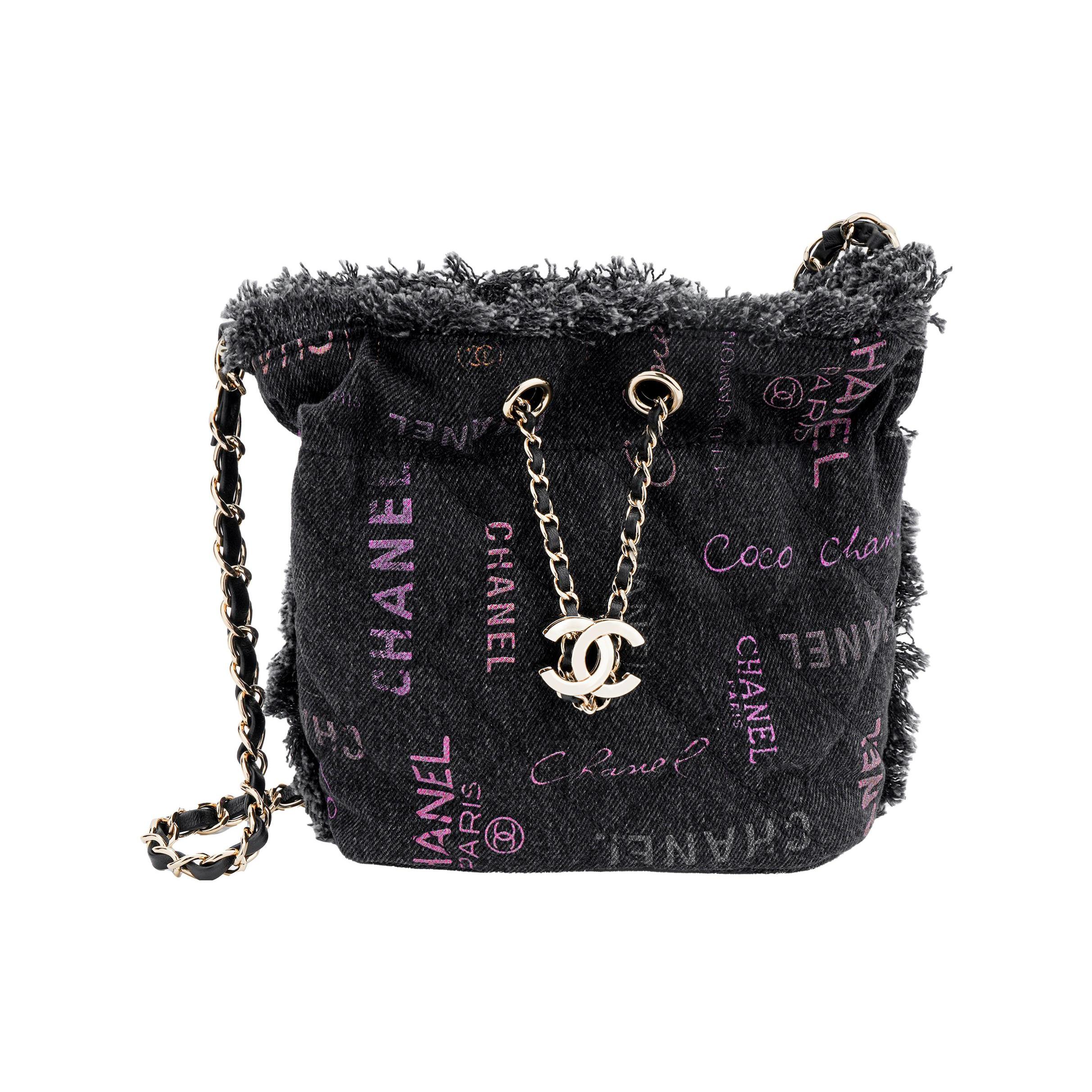 Chanel 22p Max Series Graffiti Diamond Pattern Leather Chain Strap With Drawstring And Print Denim Material Golden Hardware Messenger Bag Gift Set(Basic Set+Box+Shopping Bag) чорний
Chanel 22p Max Series Graffiti Diamond Pattern Leather Chain Strap With Drawstring And Print Denim Material Golden Hardware Messenger Bag Gift Set(Basic Set+Box+Shopping Bag) чорний