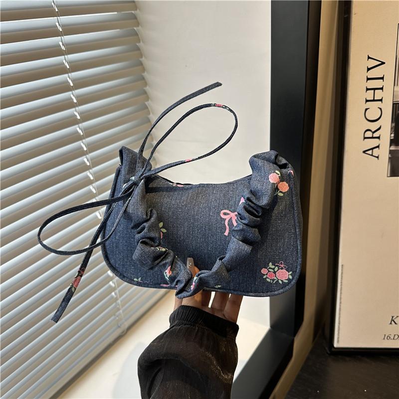 Новая эстетика с принтом в виде бантиков, легкая и модная повседневная сумка-багет, свежая плиссированная сумка-тоут темно-синий
Новая эстетика с принтом в виде бантиков, легкая и модная повседневная сумка-багет, свежая плиссированная сумка-тоут темно-синий