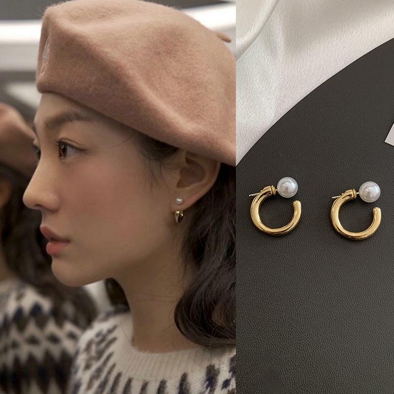 A two-wearing C-shaped pearl silver needle earrings, niche design, high-end cool style, Korean metal stud earrings золотой
A two-wearing C-shaped pearl silver needle earrings, niche design, high-end cool style, Korean metal stud earrings золотой