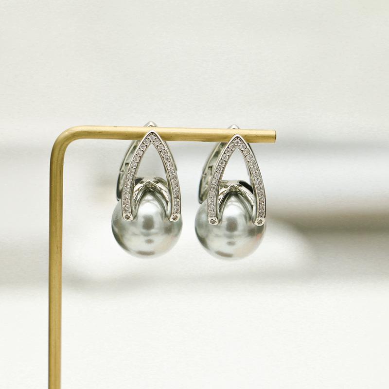 Ши Цзя Чжэнь Дуо Ма Серый Австралийский Жемчуг Женские Роскошные Серьги-пусеты - Коллекция 2024 серебряный
Ши Цзя Чжэнь Дуо Ма Серый Австралийский Жемчуг Женские Роскошные Серьги-пусеты - Коллекция 2024 серебряный