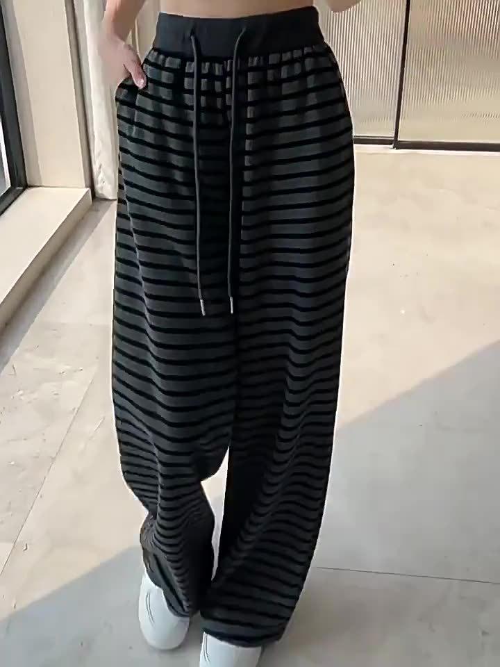 2025 Autumn/Winter Women s High Waist Wide-Leg Trousers with Color Block Stripes - Comfortable, Loose Fit, Floor-Length. XL (65-75 kg)
2025 Autumn/Winter Women s High Waist Wide-Leg Trousers with Color Block Stripes - Comfortable, Loose Fit, Floor-Length. XL (65-75 kg)