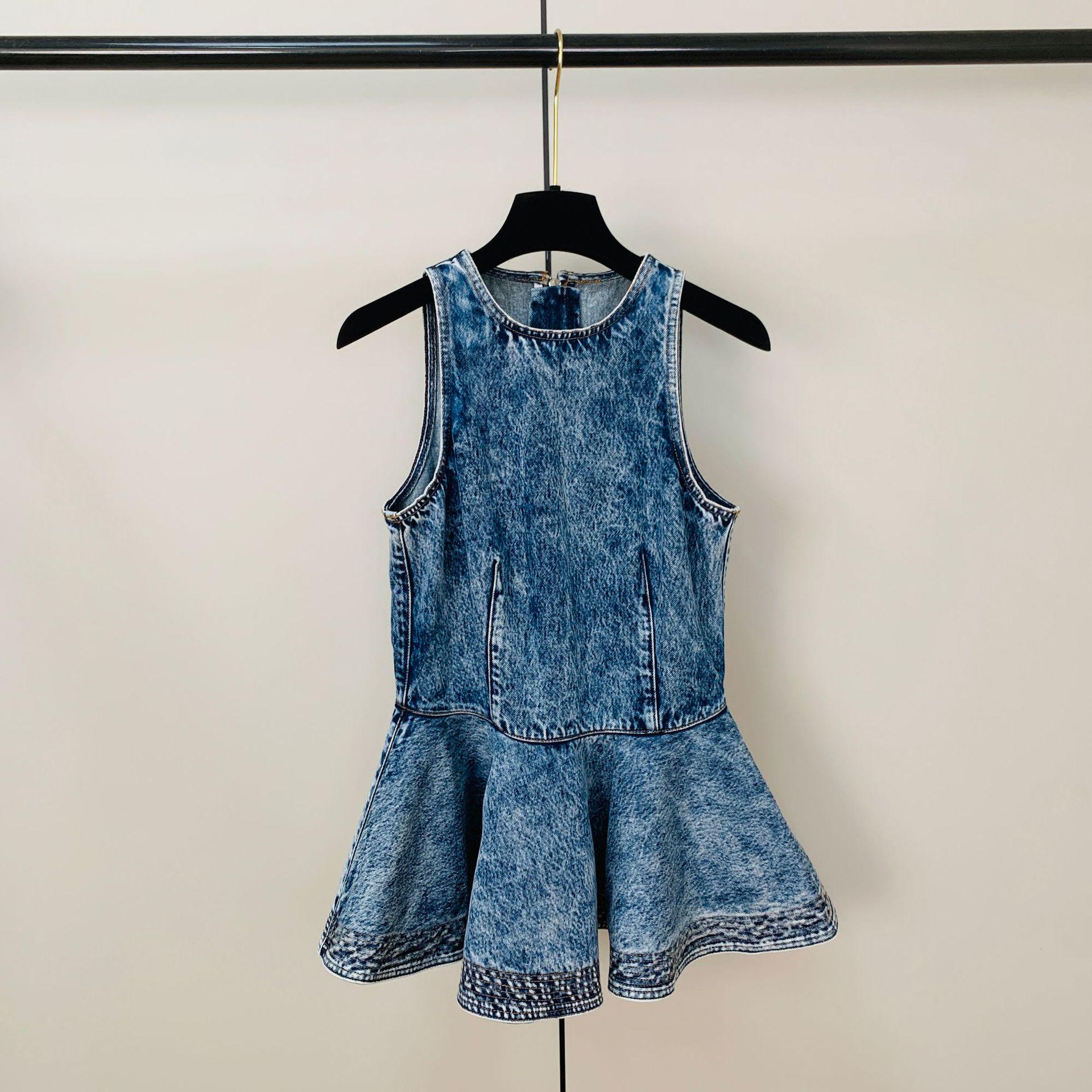 New Women s Sleeveless Ruffle Hem Denim Vest – Slim Fit Mid-Length Tank Top Medium
New Women s Sleeveless Ruffle Hem Denim Vest – Slim Fit Mid-Length Tank Top Medium