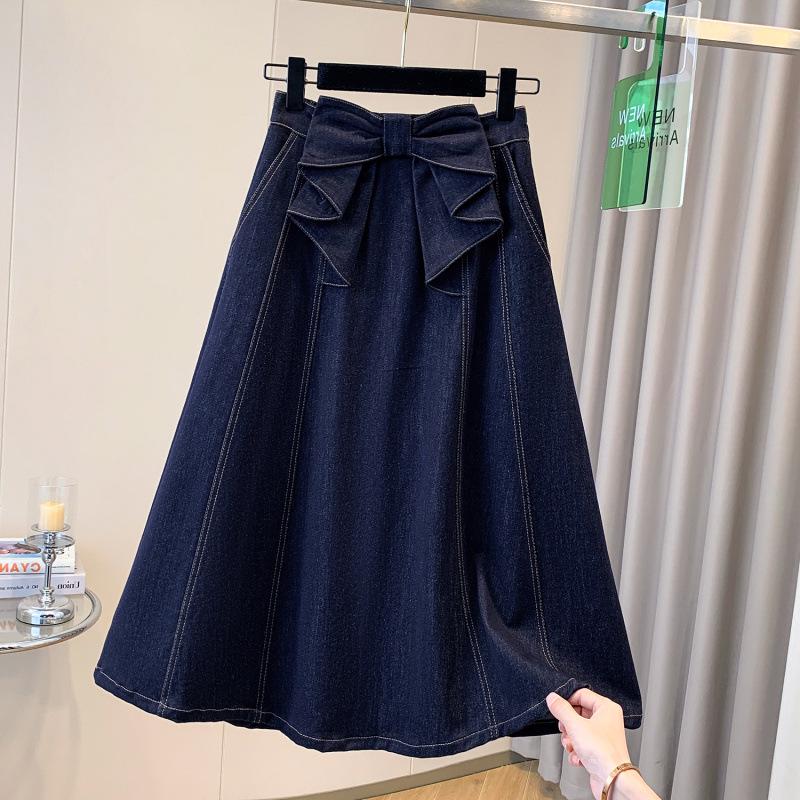 Plus Size Elastic Waist Letter Print Stretch Denim Midi Skirt - Flattering Loose Fit for Spring & Summer 4XL темно-синього кольору
Plus Size Elastic Waist Letter Print Stretch Denim Midi Skirt - Flattering Loose Fit for Spring & Summer 4XL темно-синього кольору