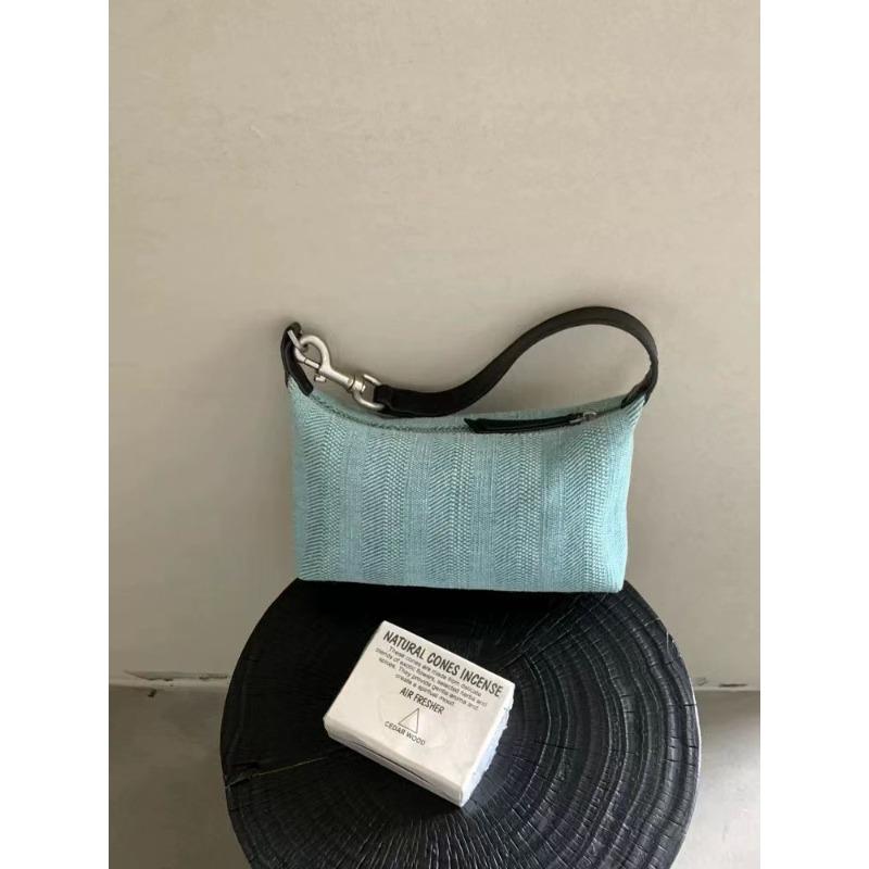 Meat bag WITRM summer new first-layer cowhide splicing cotton and linen mixed woven shoulder hobo bag oblique span small bag аква голубой
Meat bag WITRM summer new first-layer cowhide splicing cotton and linen mixed woven shoulder hobo bag oblique span small bag аква голубой