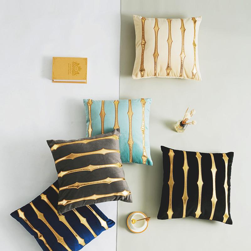 45x45cm High Quality Thicken Velvet Gold Striped Embroidered Living Room Bedroom Sofa Cushion Cover Home Decoration 45x45cm озеро синий
45x45cm High Quality Thicken Velvet Gold Striped Embroidered Living Room Bedroom Sofa Cushion Cover Home Decoration 45x45cm озеро синий
