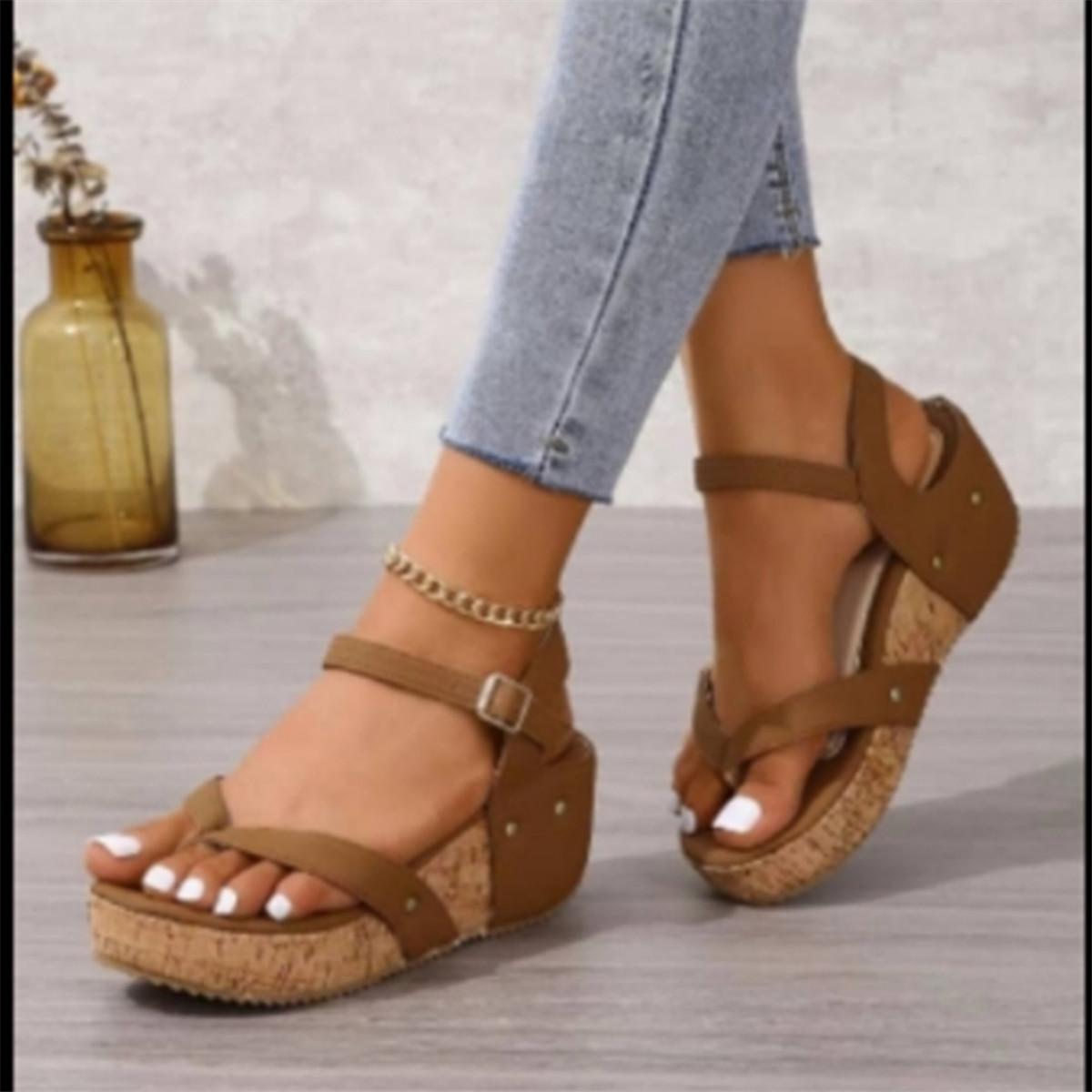 Style Cross Border Women s Plus Size Toe Sandals with Decorative Nails, Summer European and American Slope Heel, Thick Sole 43
Style Cross Border Women s Plus Size Toe Sandals with Decorative Nails, Summer European and American Slope Heel, Thick Sole 43