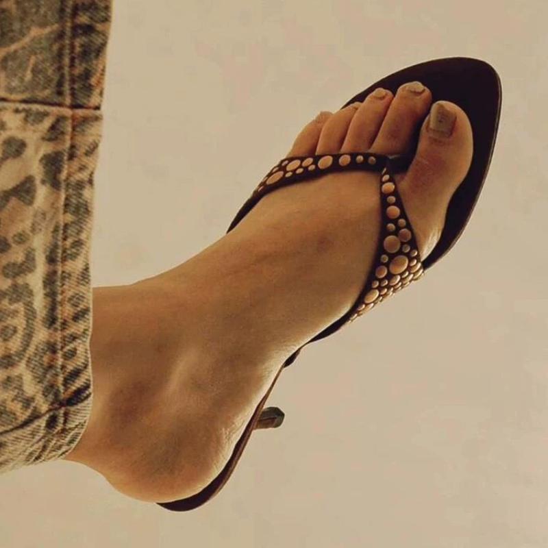 Fashion Luxury High Heels Women s Slippers Designer Heeled Sandals Clip Toe Shoes Flip Flops Brand Pumps Fashion 2025 Summer Zapatos 35 чёрный
Fashion Luxury High Heels Women s Slippers Designer Heeled Sandals Clip Toe Shoes Flip Flops Brand Pumps Fashion 2025 Summer Zapatos 35 чёрный