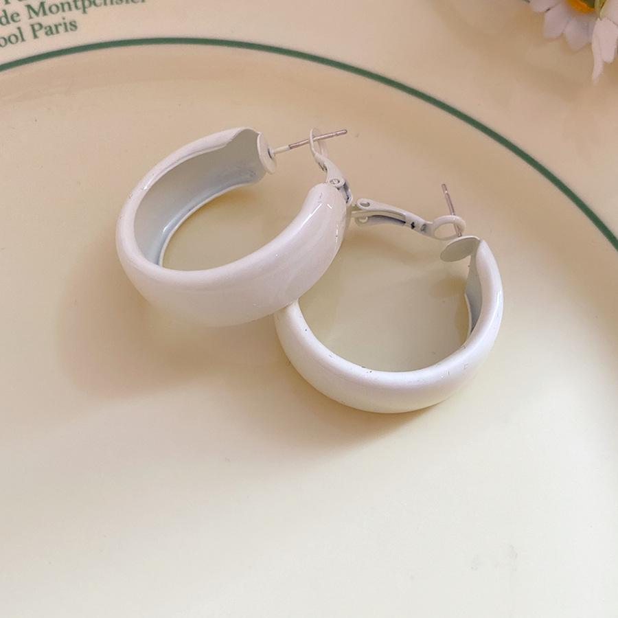 Seaside vacation wind silver needle spray paint round earrings Mori fresh and sweet temperament earrings niche high-end earrings
Seaside vacation wind silver needle spray paint round earrings Mori fresh and sweet temperament earrings niche high-end earrings