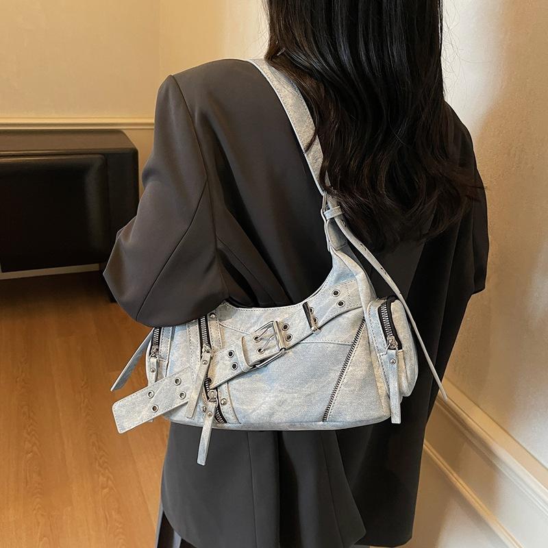 Niche Trendy Motorcycle Bag, European and American Retro Commuting Single Shoulder Armpit Bag, High-end Women s Crossbody Dumpling Bag
Niche Trendy Motorcycle Bag, European and American Retro Commuting Single Shoulder Armpit Bag, High-end Women s Crossbody Dumpling Bag