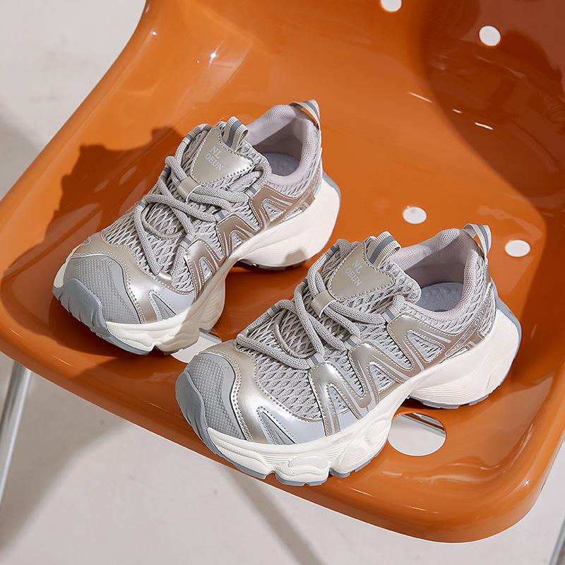 2025 summer new soft leather thick sole heightening couple dad shoes women s versatile sports little white shoes large size 35-44 44 шампанского
2025 summer new soft leather thick sole heightening couple dad shoes women s versatile sports little white shoes large size 35-44 44 шампанского