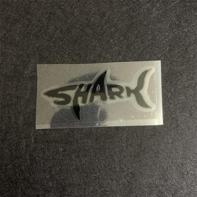 2 шт. автомобільна наклейка SHARK водонепроникна світловідбиваюча наклейка декоративні наклейки на тіло захисні подряпини електричний мотоцикл модифікований 10X4.5cm чорний
2 шт. автомобільна наклейка SHARK водонепроникна світловідбиваюча наклейка декоративні наклейки на тіло захисні подряпини електричний мотоцикл модифікований 10X4.5cm чорний