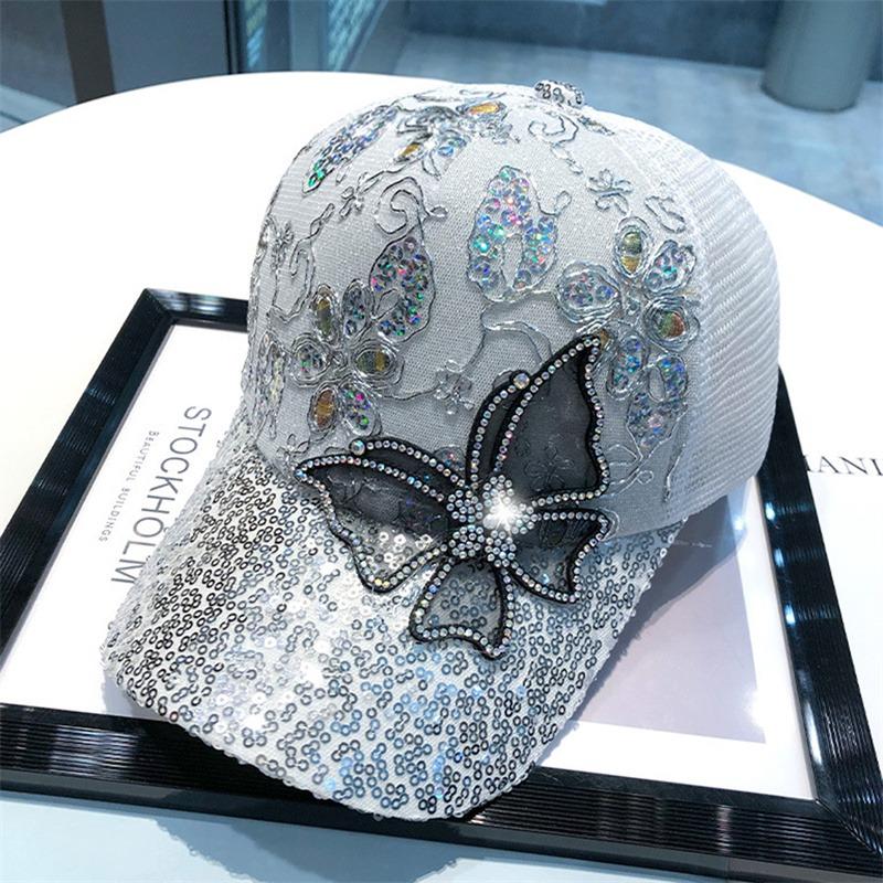 Нова модна жіноча кепка з квітковим метеликом і підвіскою, бейсболка, жіноча верхня регульована вулична літня шапка для водія вантажівки
Нова модна жіноча кепка з квітковим метеликом і підвіскою, бейсболка, жіноча верхня регульована вулична літня шапка для водія вантажівки