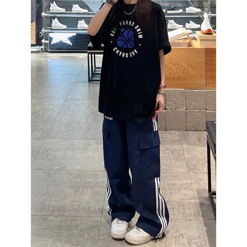 Spring and Autumn Three-bar Casual Sport Pants for Women Loose Straight High Waist Draped Wide Legs Work Pants 4XL чорний
Spring and Autumn Three-bar Casual Sport Pants for Women Loose Straight High Waist Draped Wide Legs Work Pants 4XL чорний
