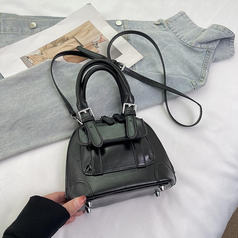 Fashionable Shell Shaped Women s Shoulder Bag Simple Handbag Small Crossbody Bag for Ladies New Arrival
Fashionable Shell Shaped Women s Shoulder Bag Simple Handbag Small Crossbody Bag for Ladies New Arrival