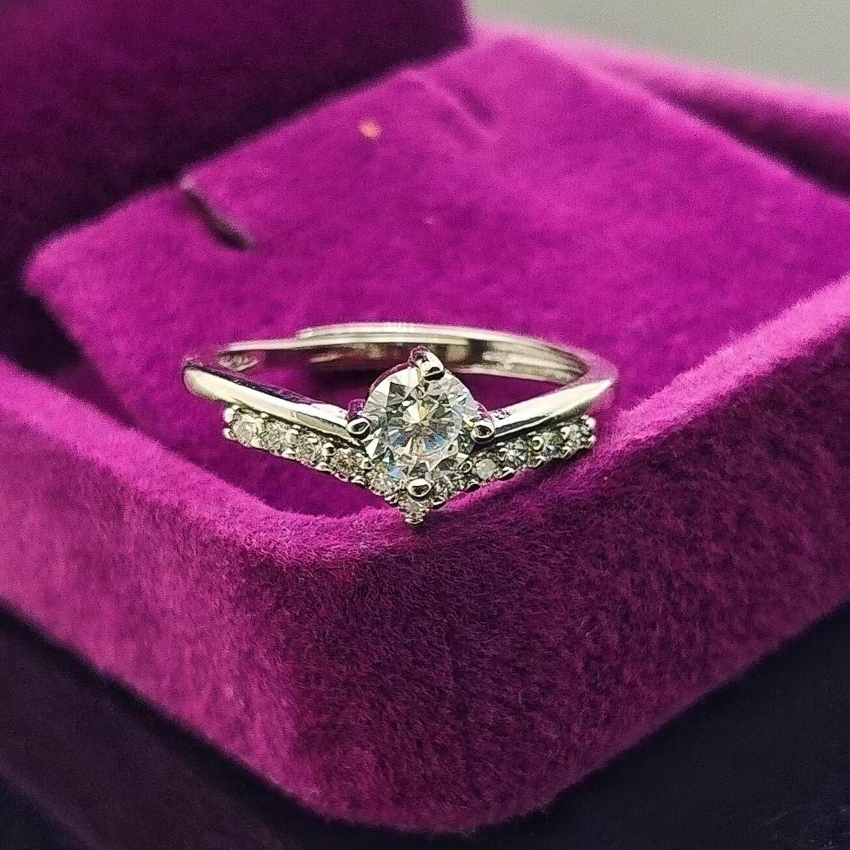 Fashion V-Shaped Open Inlaid Zircon Ring Women S Niche Versatile Princess Crown Imitation Ring opening adjustable
Fashion V-Shaped Open Inlaid Zircon Ring Women S Niche Versatile Princess Crown Imitation Ring opening adjustable