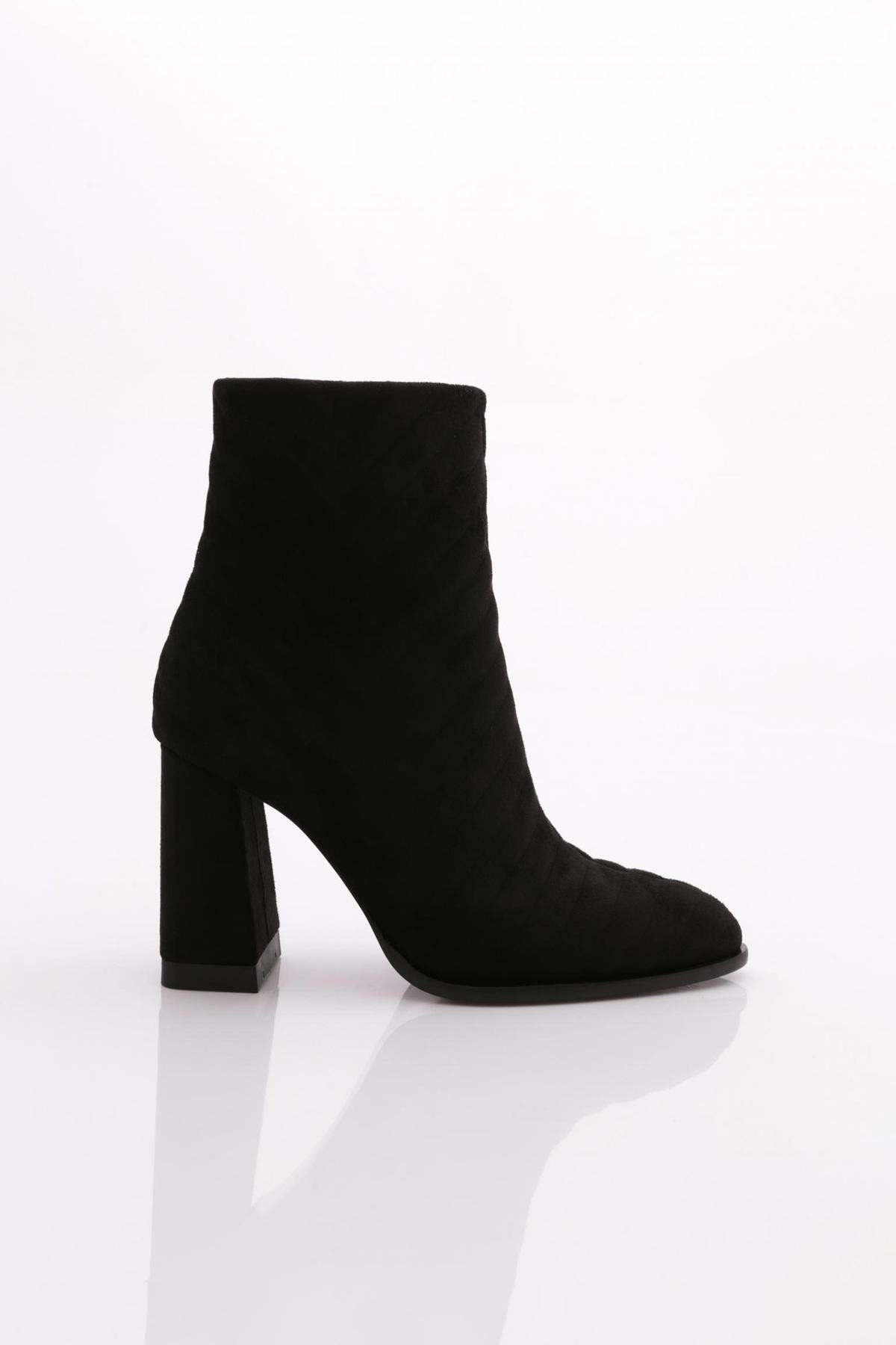 Женские модные ботинки на каблуке 
Женские модные ботинки на каблуке