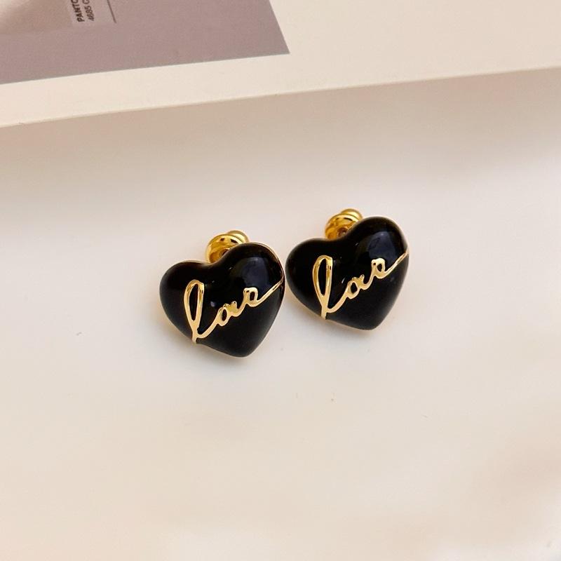 Fashion Temperament Design Earrings Retro Hong Kong Style Asymmetrical Love Stud Earrings Women чорний
Fashion Temperament Design Earrings Retro Hong Kong Style Asymmetrical Love Stud Earrings Women чорний