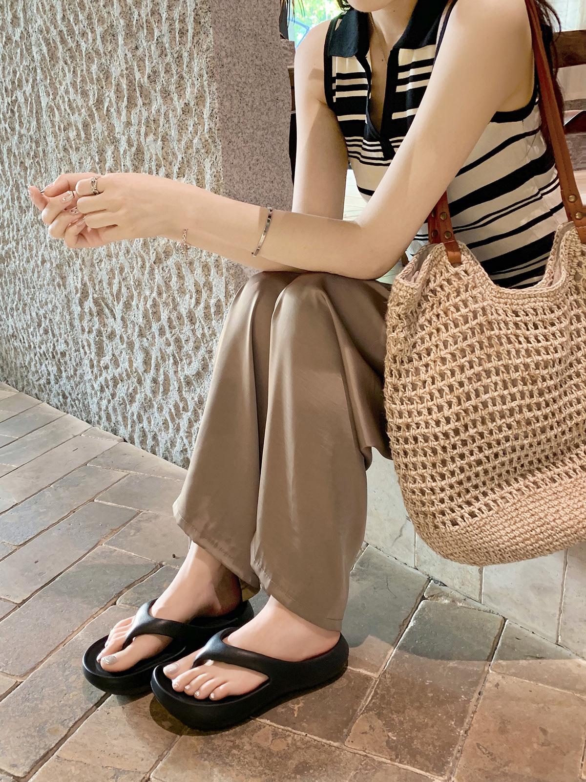 Spot high-end grape mother, the same fashionable summer beach toes thick bottom stepping on shit, versatile flip-flops girl 40
Spot high-end grape mother, the same fashionable summer beach toes thick bottom stepping on shit, versatile flip-flops girl 40