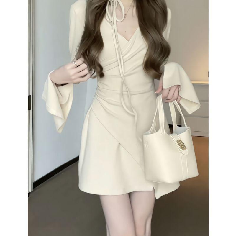 New girl s V-neck irregular dress autumn waist thin waist pleated long-sleeved lace-up skirt 2XL
New girl s V-neck irregular dress autumn waist thin waist pleated long-sleeved lace-up skirt 2XL