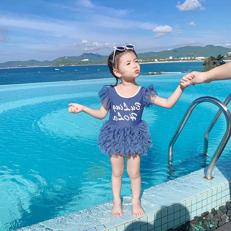 2025 Summer Korean Style Lace Princess Swimsuit for Girls - Fashionable One-Piece Triangle Swimwear 130 cm синій
2025 Summer Korean Style Lace Princess Swimsuit for Girls - Fashionable One-Piece Triangle Swimwear 130 cm синій