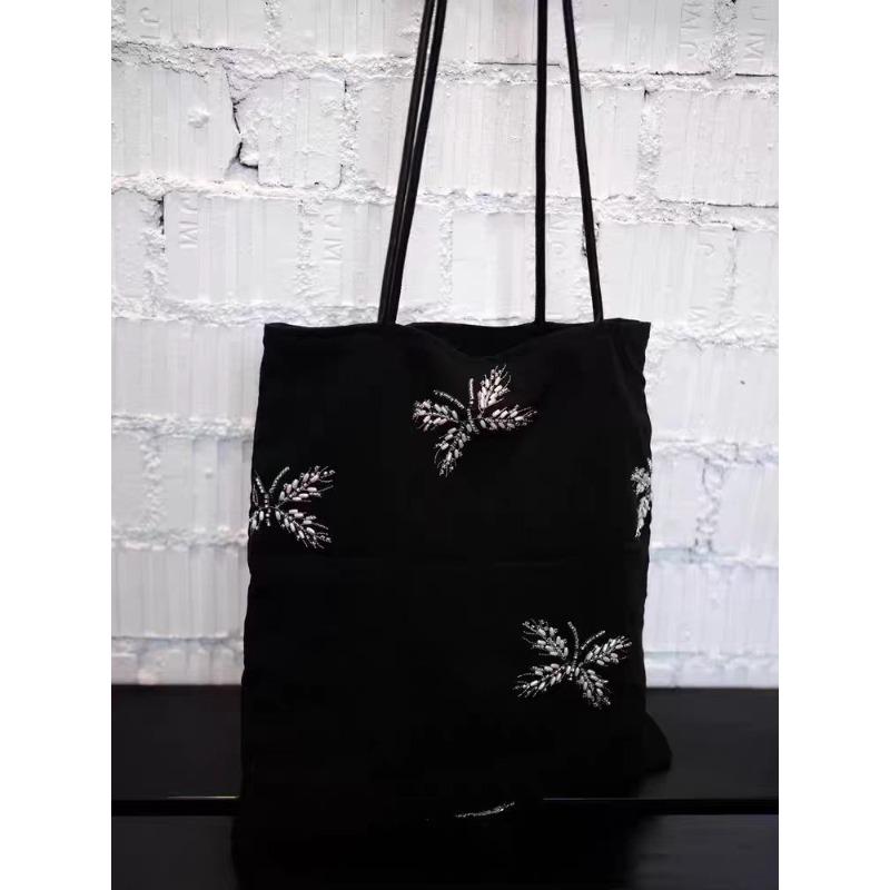 Niche fashion shoulder bag, canvas bag, large-capacity bag, high-end sense, great-looking commuter bag, bag, women s model
Niche fashion shoulder bag, canvas bag, large-capacity bag, high-end sense, great-looking commuter bag, bag, women s model