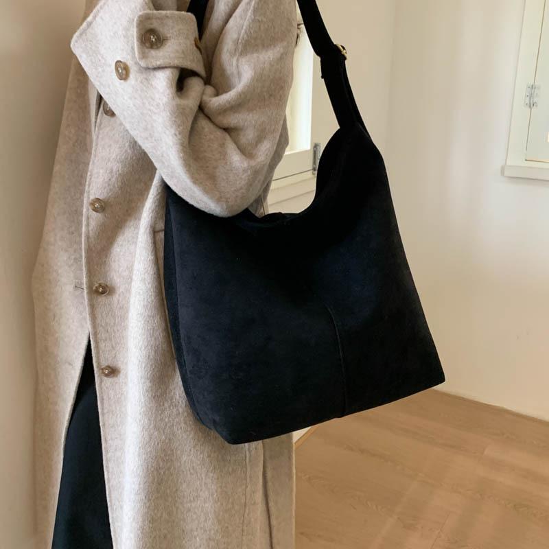 Vintage Suede Texture Simple Crossbody Tote Bag Women New Korean Style Versatile Shoulder Bag High Quality Commuter Storage Bag чёрный
Vintage Suede Texture Simple Crossbody Tote Bag Women New Korean Style Versatile Shoulder Bag High Quality Commuter Storage Bag чёрный