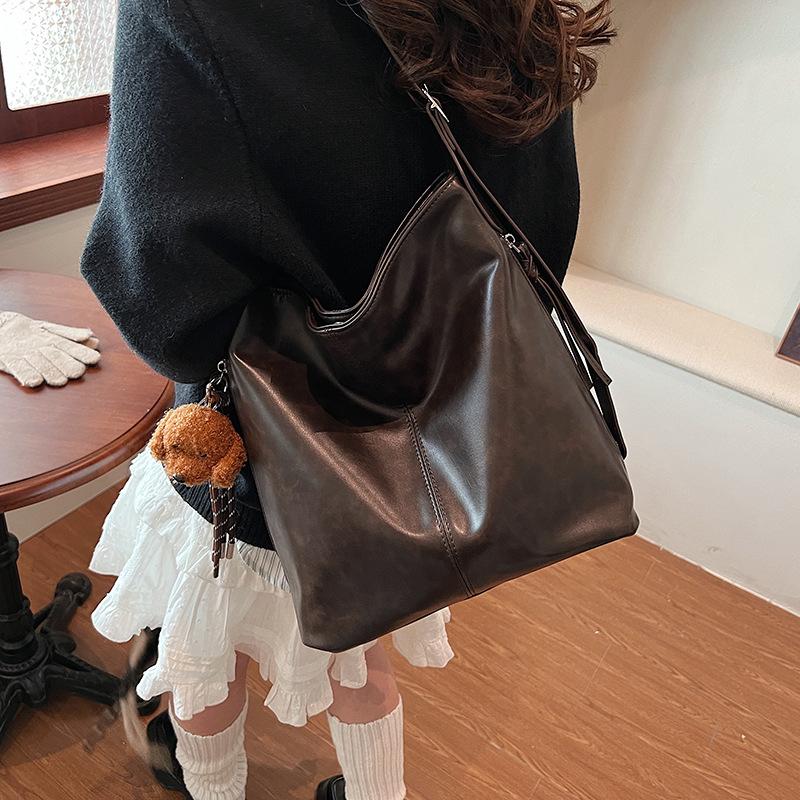 Bag Women s Large Capacity 2025 New Fashion Versatile Retro Premium Shoulder Bag Crossbody Bucket Bag
Bag Women s Large Capacity 2025 New Fashion Versatile Retro Premium Shoulder Bag Crossbody Bucket Bag