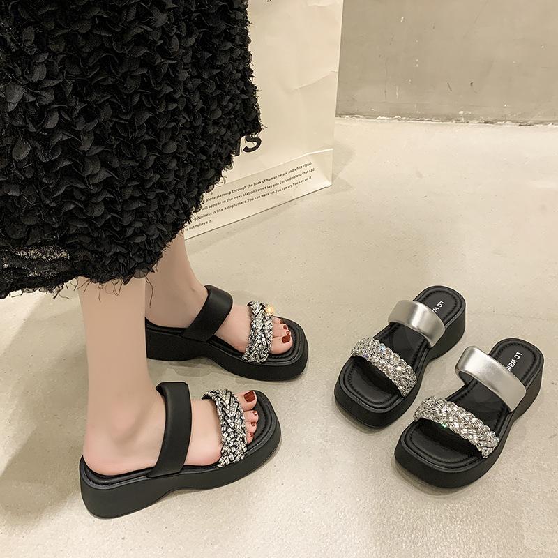 Small man thick-bottomed slope heel rhinestone outer slippers women s 2025 new summer versatile square head open-toed sandals 40 чорний
Small man thick-bottomed slope heel rhinestone outer slippers women s 2025 new summer versatile square head open-toed sandals 40 чорний