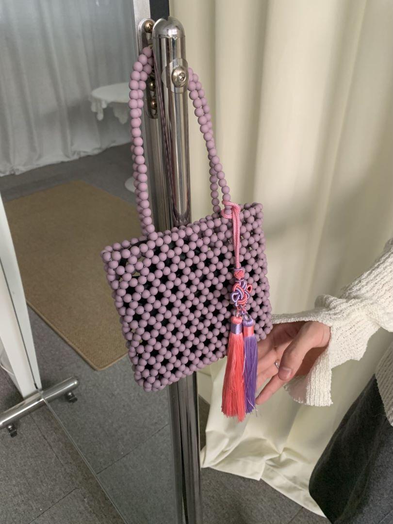 Нові осінні матові намистини з китайським візерунком вітру. Повсякденна щоденна сумочка ручного плетення своїми руками світло-фіолетового кольору
Нові осінні матові намистини з китайським візерунком вітру. Повсякденна щоденна сумочка ручного плетення своїми руками світло-фіолетового кольору