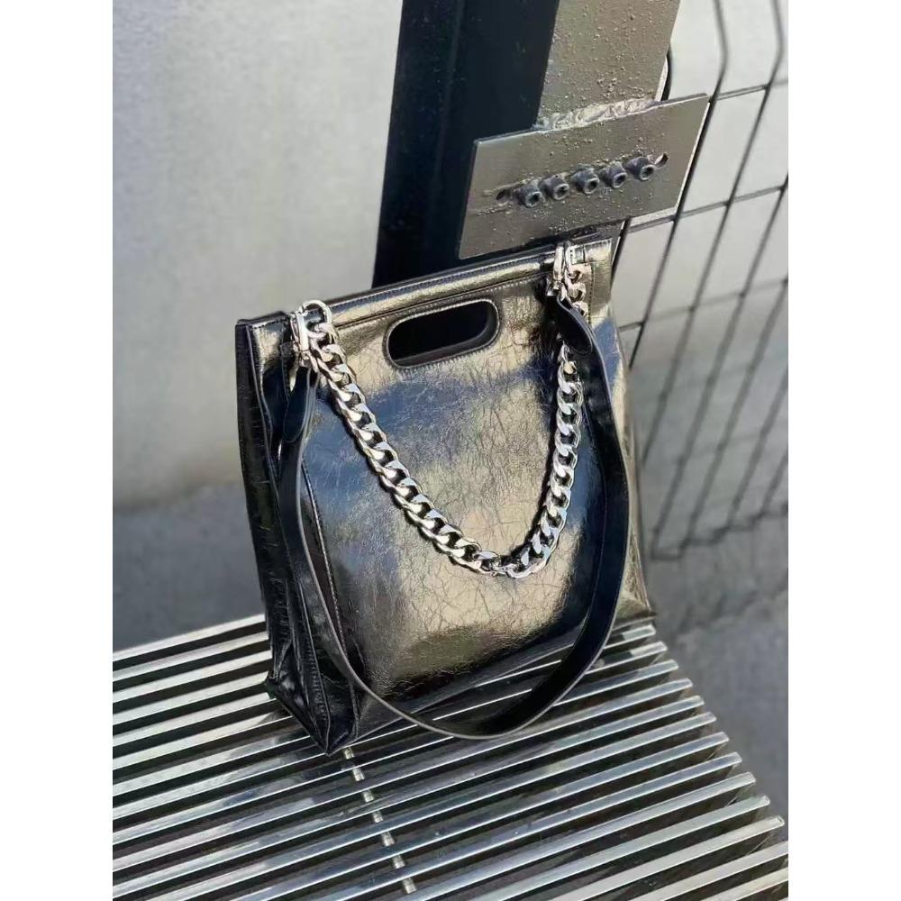 Niche Design Light Luxury High-end Bag Women s Autumn and Winter 2026 New Fashion Shoulder Messenger Bag Versatile Handbag чорний
Niche Design Light Luxury High-end Bag Women s Autumn and Winter 2026 New Fashion Shoulder Messenger Bag Versatile Handbag чорний