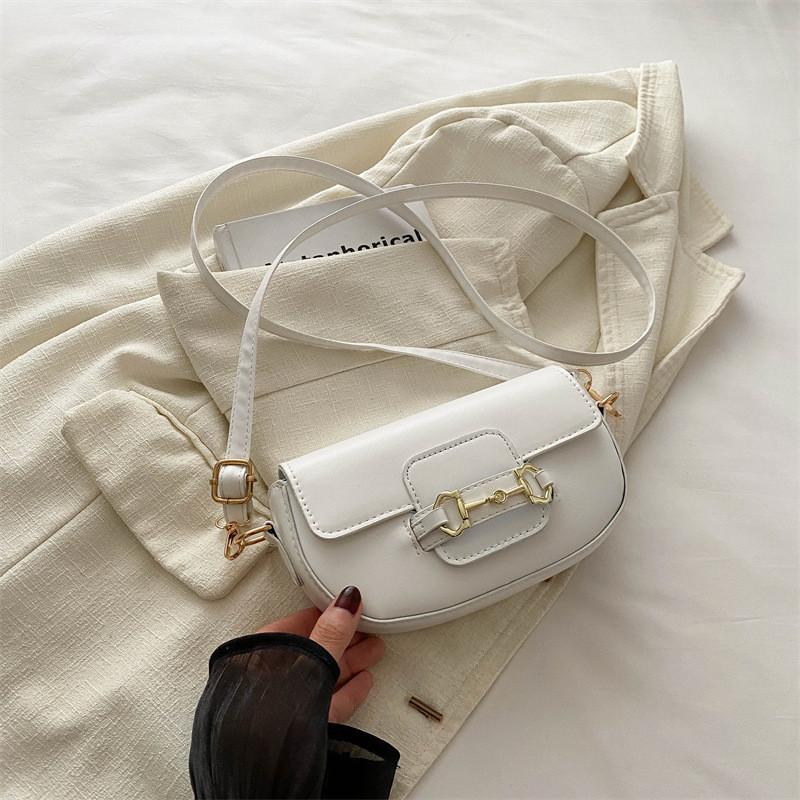 Chic Saddle Bag With Soft Structure And Elegant Design Ideal For Street Fashion білий
Chic Saddle Bag With Soft Structure And Elegant Design Ideal For Street Fashion білий