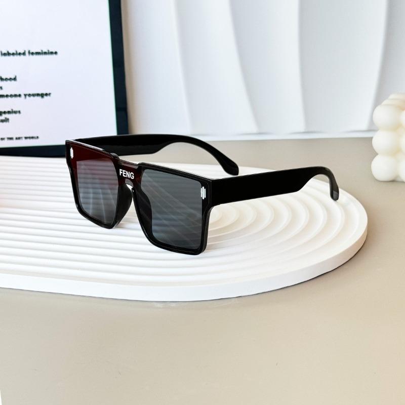 New parent-child street shot glasses sunglasses sunscreen FENG UV protection baby box adult sunglasses one-piece kids
New parent-child street shot glasses sunglasses sunscreen FENG UV protection baby box adult sunglasses one-piece kids