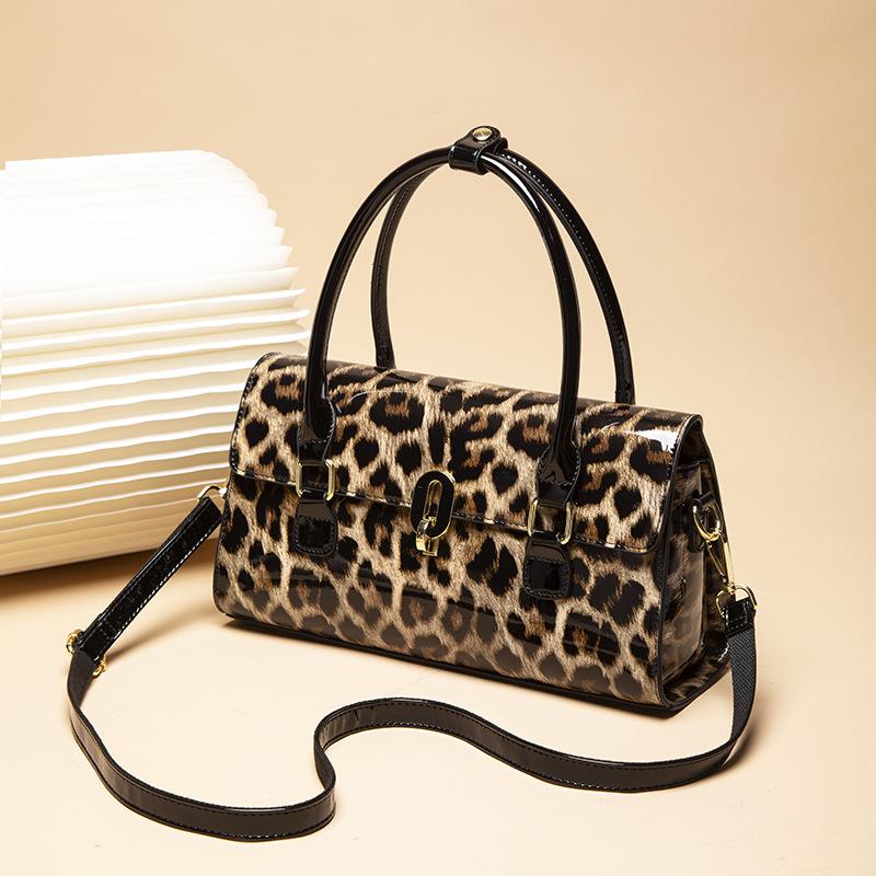 Ladies Bag, Fashionable and Simple Handbag, Single Shoulder Crossbody, Shiny Leather Women s Bag, Versatile for Commuting 34*9.5*18 леопард друку кольору
Ladies Bag, Fashionable and Simple Handbag, Single Shoulder Crossbody, Shiny Leather Women s Bag, Versatile for Commuting 34*9.5*18 леопард друку кольору