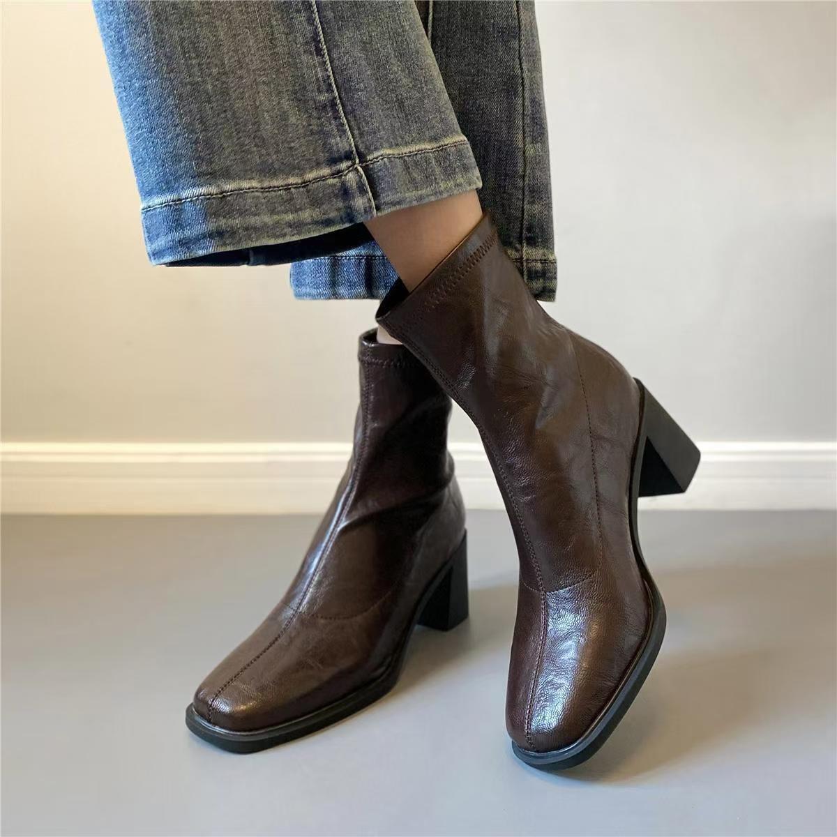 Women s shoes soft leather soft sole square toe slim boots 2025 new rear pull versatile thick heel autumn and winter short boots 40
Women s shoes soft leather soft sole square toe slim boots 2025 new rear pull versatile thick heel autumn and winter short boots 40