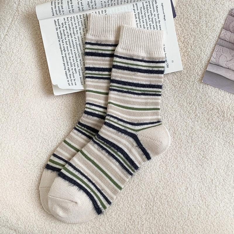 New Autumn Winter Warm Thick Stripes Socks for Women s Color Contrast Imitation Mink Plush Sweet Fluffy Socks Dropshipping
New Autumn Winter Warm Thick Stripes Socks for Women s Color Contrast Imitation Mink Plush Sweet Fluffy Socks Dropshipping