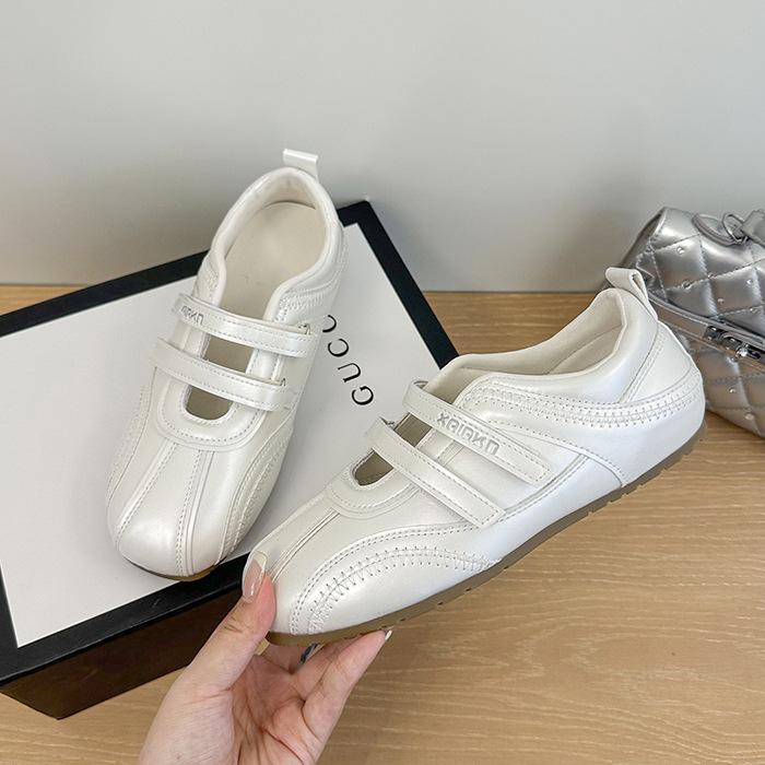 Балетки в стиле ретро серебристые на мягкой подошве женские 2025 осень новые на плоской подошве на липучке с круглым носком ленивые повседневные туфли 40
Балетки в стиле ретро серебристые на мягкой подошве женские 2025 осень новые на плоской подошве на липучке с круглым носком ленивые повседневные туфли 40