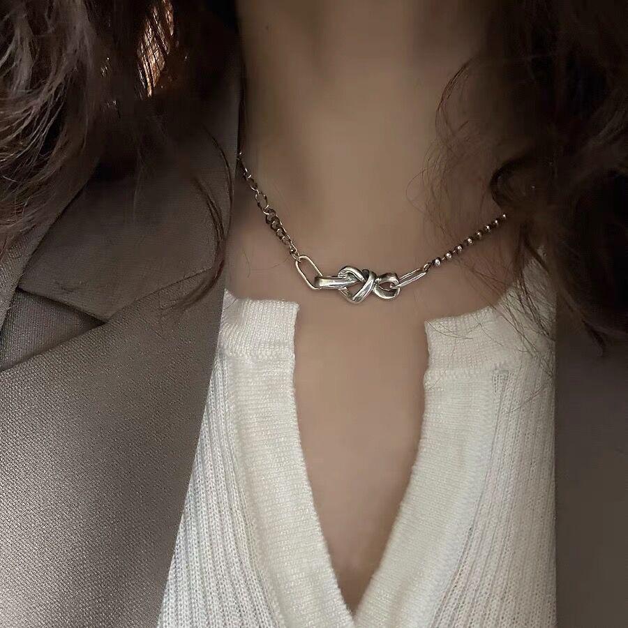 Korean s925 Silver Necklace: Women s Vintage Clavicle Chain with Intertwined Hearts Design 925 Silver
Korean s925 Silver Necklace: Women s Vintage Clavicle Chain with Intertwined Hearts Design 925 Silver