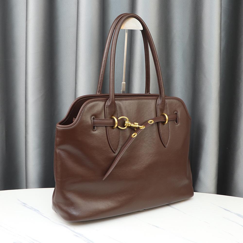 25 New Belt Buckle Briefcase Large Capacity Retro Shell Tote Bag Women s Top Layer Cowhide Single Shoulder Handbag Length, Width, Height 42 x 14 x 31cm
25 New Belt Buckle Briefcase Large Capacity Retro Shell Tote Bag Women s Top Layer Cowhide Single Shoulder Handbag Length, Width, Height 42 x 14 x 31cm