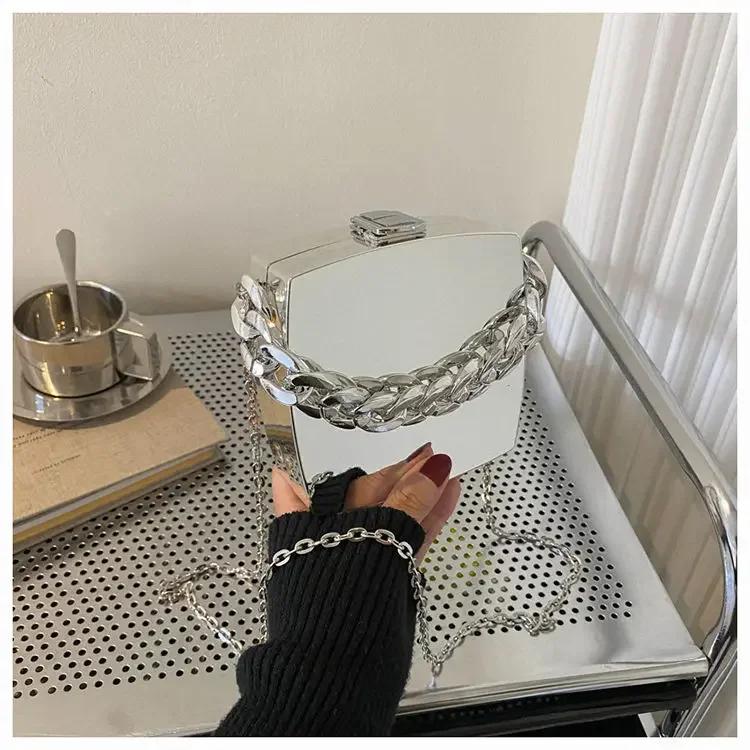 Женская модная сумка через плечо Chains Hasp Luxury в европейско-американском стиле
Женская модная сумка через плечо Chains Hasp Luxury в европейско-американском стиле