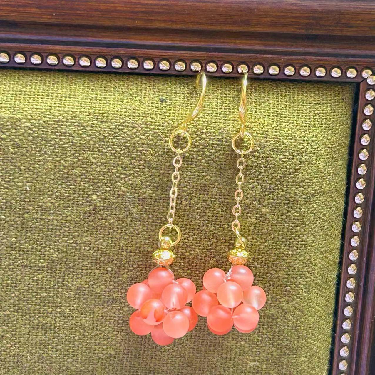 High-End Natural Southern Red Agate Gold-Plated Earrings with Purple Phantom Grape Cluster Design
High-End Natural Southern Red Agate Gold-Plated Earrings with Purple Phantom Grape Cluster Design
