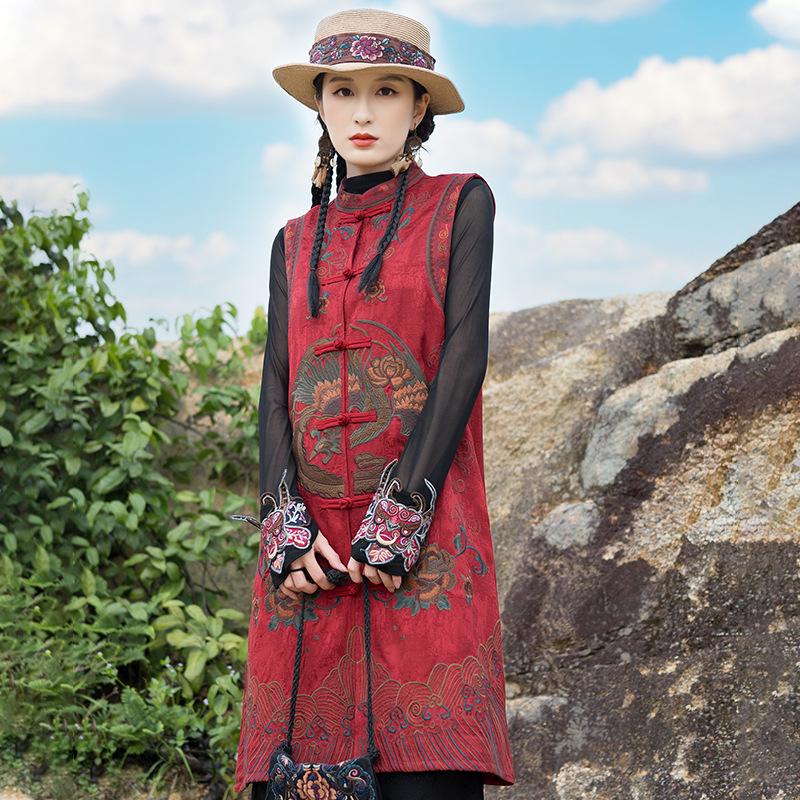 Женский этнический жилет без рукавов с вышивкой, воротником-стойкой и застежками-пуговицами «лягушка». XXL красный
Женский этнический жилет без рукавов с вышивкой, воротником-стойкой и застежками-пуговицами «лягушка». XXL красный