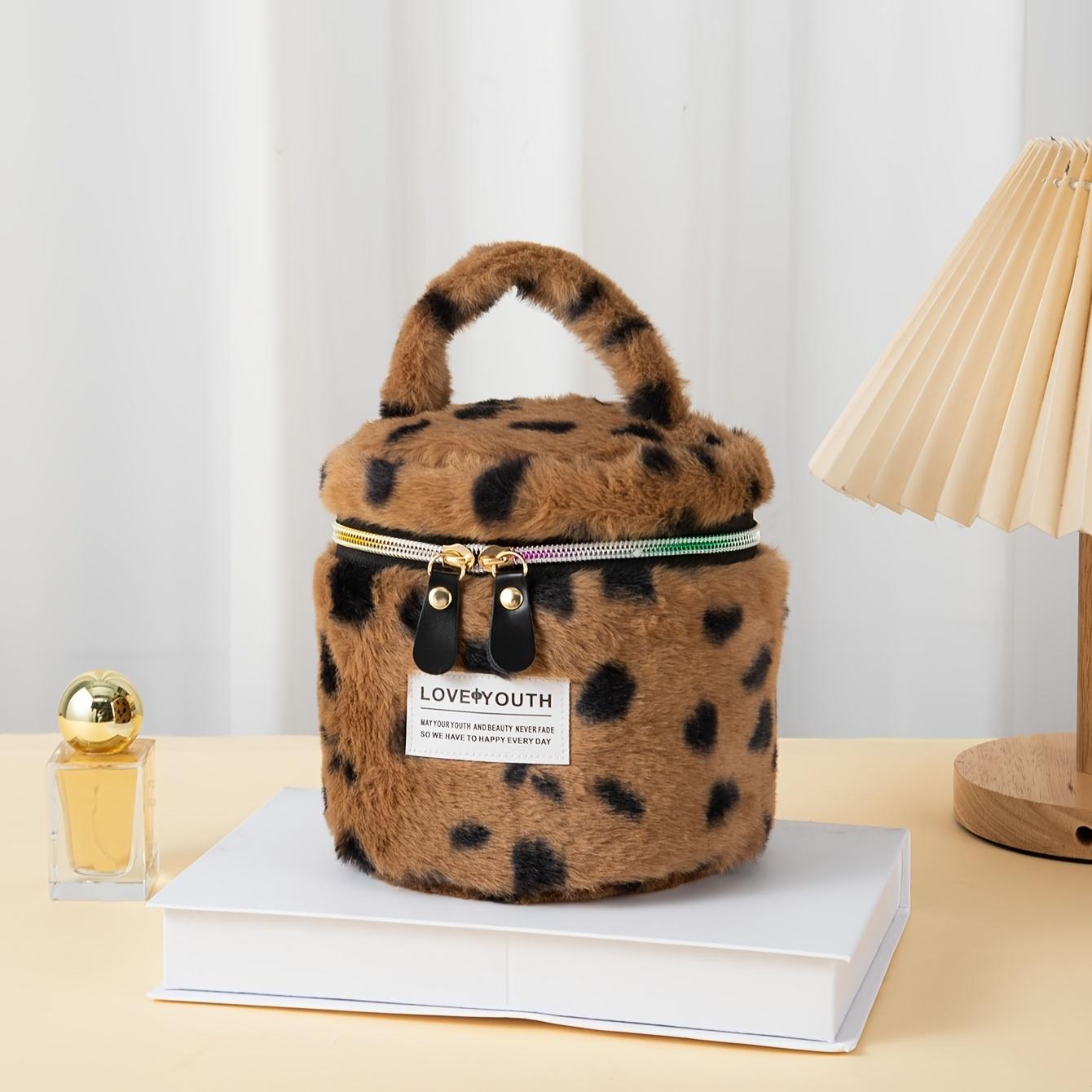 New American Leopard Print Plush Tote Bag, Niche Design Easy Fashion Large Capacity Storage Handbag
New American Leopard Print Plush Tote Bag, Niche Design Easy Fashion Large Capacity Storage Handbag