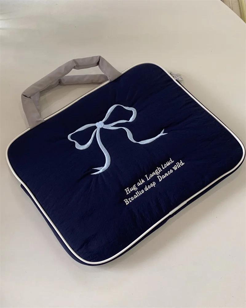 Cute Embroidered Bow Laptop Sleeve Handbags For Macbook Air Pro 11 13 14 15.6 Inch Cover For Ipad Pro 11 12.9 2026 Tablet Pouch 11 INCH синій
Cute Embroidered Bow Laptop Sleeve Handbags For Macbook Air Pro 11 13 14 15.6 Inch Cover For Ipad Pro 11 12.9 2026 Tablet Pouch 11 INCH синій