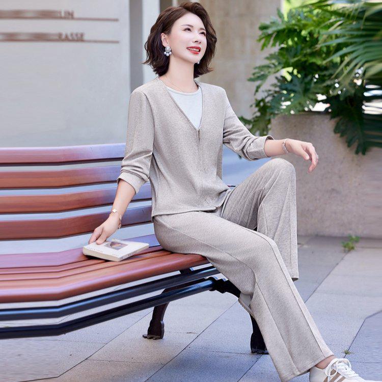 2026 Spring Plus Size Two-Piece Sports Suit for Middle-Aged Women: Loose, Casual Set for Spring & Autumn 3XL
2026 Spring Plus Size Two-Piece Sports Suit for Middle-Aged Women: Loose, Casual Set for Spring & Autumn 3XL
