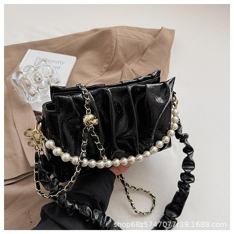 French texture handbag women s small bag 2025 new pleated cloud bag versatile trend shoulder messenger bag чорний
French texture handbag women s small bag 2025 new pleated cloud bag versatile trend shoulder messenger bag чорний