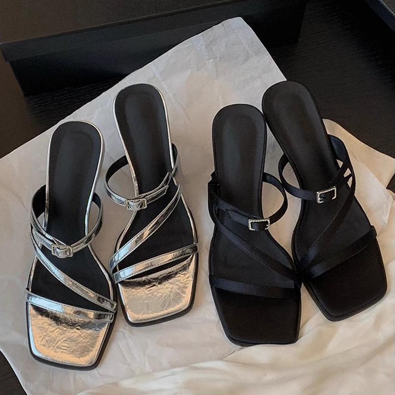 Grape mother summer new temperament square head open toe thin belt French word belt high heels versatile sandals women s summer 34 серебряный
Grape mother summer new temperament square head open toe thin belt French word belt high heels versatile sandals women s summer 34 серебряный