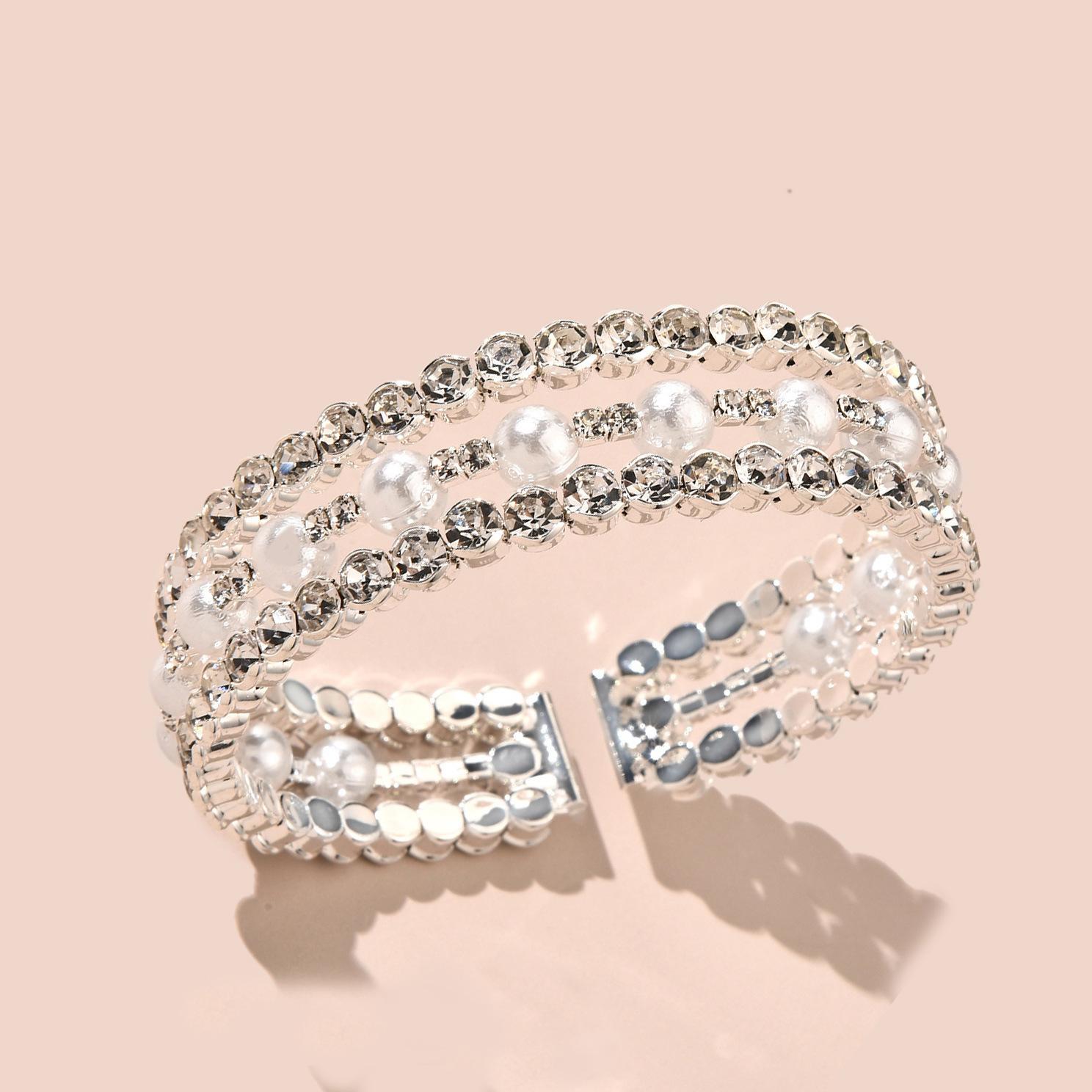 Ювелирные изделия, популярный универсальный браслет с бриллиантами, свадебный многослойный жемчужный браслет с жемчугом, серебряный браслет для женщин серебряный
Ювелирные изделия, популярный универсальный браслет с бриллиантами, свадебный многослойный жемчужный браслет с жемчугом, серебряный браслет для женщин серебряный