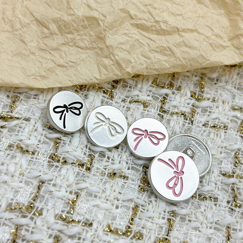 5Pcs Korean INS Cute Sweety Bow Metal Flat Button Women Coat Sweater Knitted Cardigan Craft Deco Clothing DIY Sewing Accessories 20mm чёрный
5Pcs Korean INS Cute Sweety Bow Metal Flat Button Women Coat Sweater Knitted Cardigan Craft Deco Clothing DIY Sewing Accessories 20mm чёрный